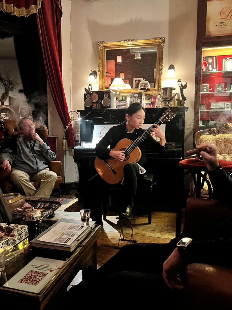 Gitarrenabend mit Zigarre und Rum - LA GALANA - LA GALANA - Zigarre - Zigarren - Zigarren kaufen - Zigarrendreherin | Zigarrendreher | Zigarrenmanufaktur | Tabakgeschäft