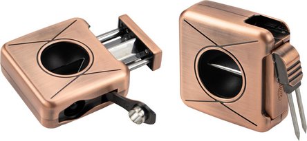 „PASSATORE Zigarrenabschneider aus Metall in Kupfer-Antik-Optik mit Kerbschnitt-Klinge, integriertem Rundcutter (8 mm) und ausziehbarem Poker, liegend auf weißem Hintergrund.“