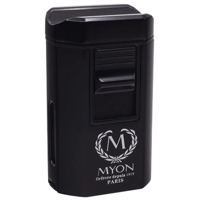 Myon Lighter 4 Jet in Schwarz mit zwei integrierten Zigarrencuttern, freigestellt auf weißem Hintergrund.