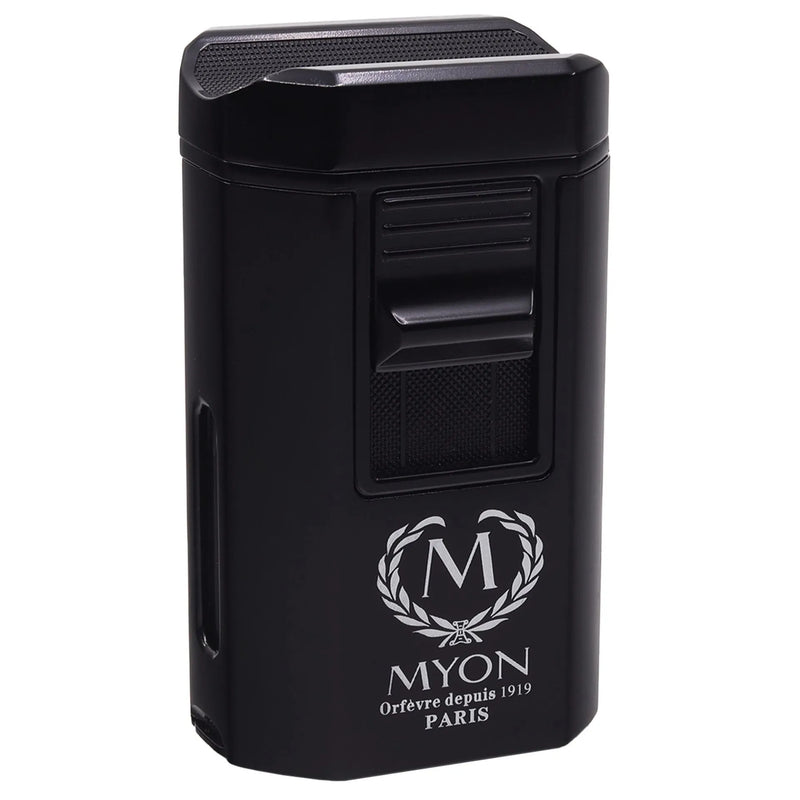 Myon Lighter 4 Jet in Schwarz mit zwei integrierten Zigarrencuttern, freigestellt auf weißem Hintergrund.
