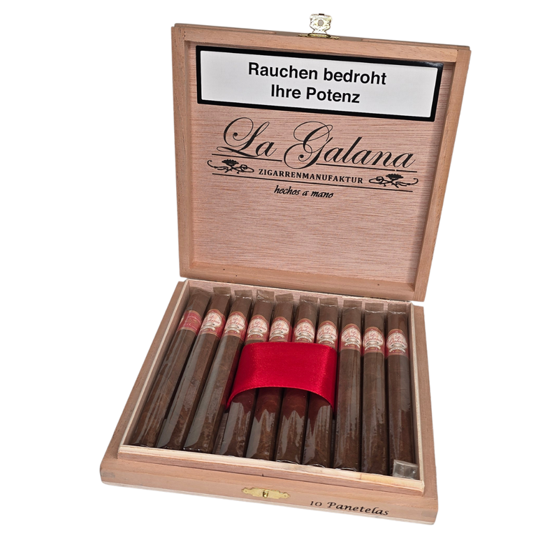 Eine lange und dünne Zigarre, wie man sie aus Western Filmen kennt

Format: Panatela
Größe: 6,8″ x 36 // 176 x 9mm
Ringmaß: 36
Farbe: Colorado bis Colorado Maduro
Rauchdauer: 45min
Geschmack: zarte Würze, leicht bitteres Aroma, empfohlen zu süßem Tee oder Espresso
Details
Einlage: Corojo und Criolla,&nbsp;feinste Saat kultiviert in Nicaragua und Honduras (Jalapa Tal)
Umblatt: Honduras
Deckblatt:&nbsp;Honduras
Produktionsart: Handgerollt
Produktionsort:&nbsp;Honduras
Filler: Longfiller