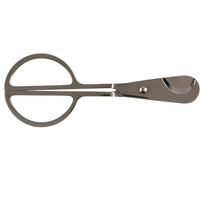 Die Zigarrenschere aus Edelstahl sorgt für einen sauberen und präzisen Schnitt&nbsp; und ist auch für größere Zigarrenformate geeignet.

Schnitt&nbsp;22 mm

Länge 14,5 cm
Lieferung in Geschenkverpackung
