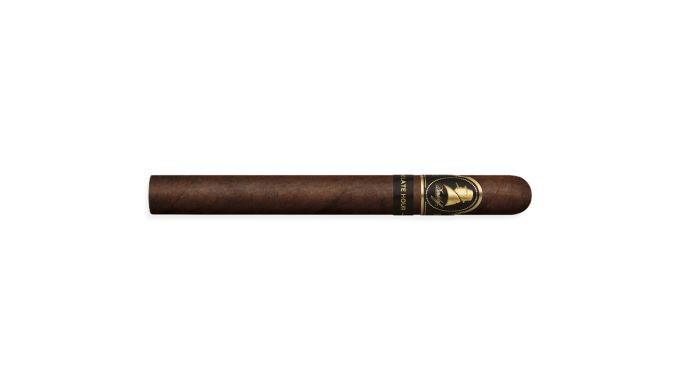 Die Davidoff The Late Hour Churchill – elegante Premium-Zigarre mit dunklem Deckblatt, edel präsentiert auf weißem Hintergrund.