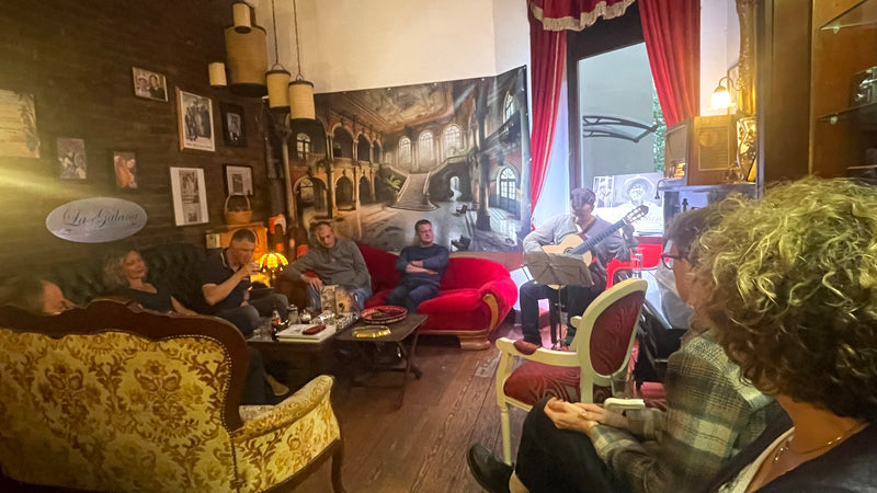 Das gemeinsame Salon-Musikprojekt von Annette Meisl und Prof. Hubert Käppel, Musikhochschule Köln geht in sein viertes Jahr. Studenten des Masterstudiengangs Klassische Gitarre geben regelmäßig an jedem ersten Montag im Monat - jeweils um 19:00 h Uhr - eine Kostprobe ihres Könnens. Junge Interpreten, darunter zahlreiche Preisträger internationaler Wettbewerbe, spielen im La Galana Musik der Extraklasse.