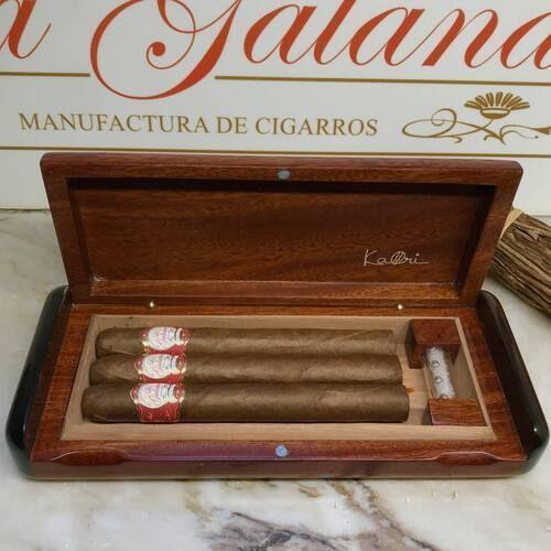 Reisehumidor - für 3 Zigarren - LA GALANA - LA GALANA - Zigarre - Zigarren - Zigarren kaufen - Zigarrendreherin | Zigarrendreher | Zigarrenmanufaktur | Tabakgeschäft